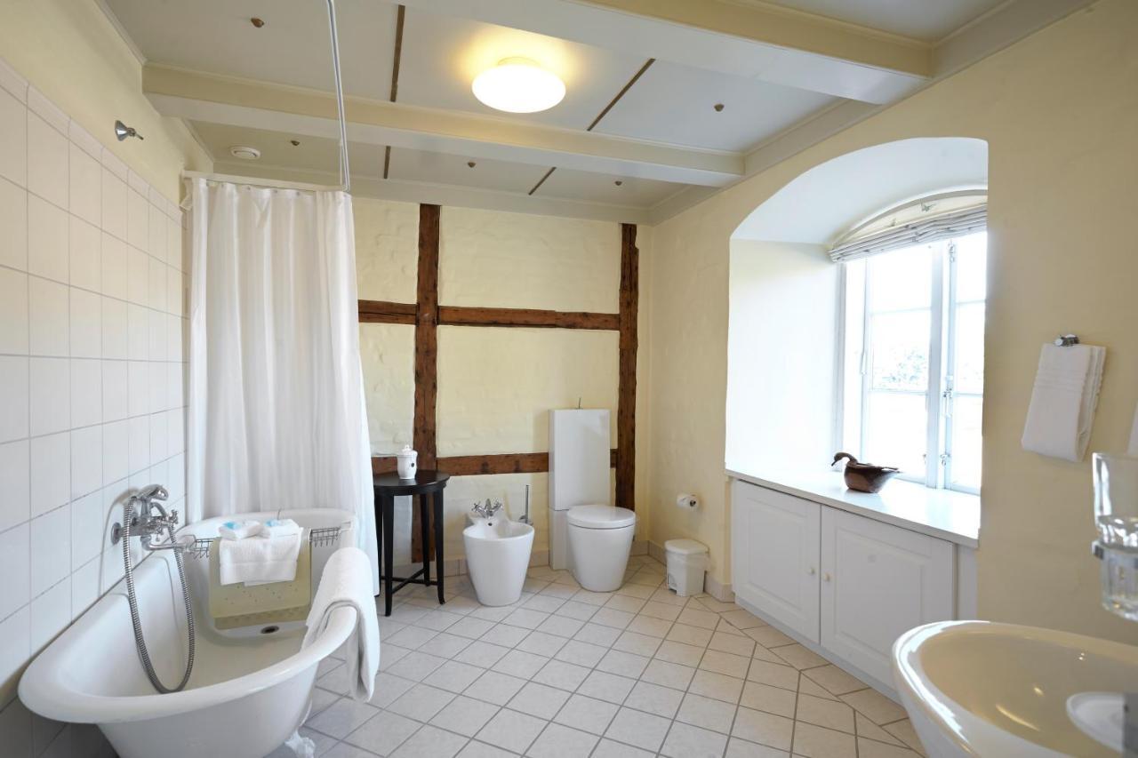 Broholm Castle Hotel Gudme Room photo